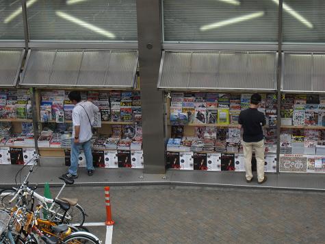 2011-07-24-08駅前書店-13%.JPG