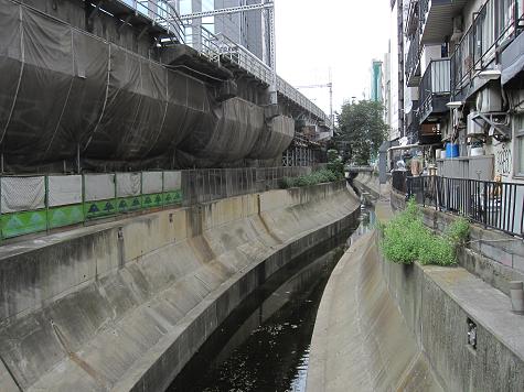 2011-07-24-19並木橋からの澁谷川-13%.JPG